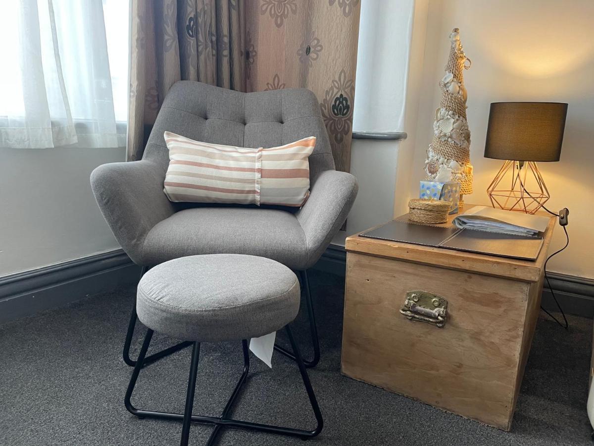 Entire Holiday Home In Blackpool With Free Parking And A Private Patio Garden 外观 照片