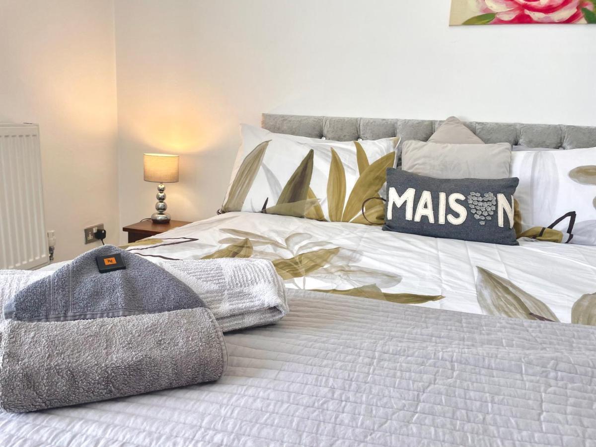 Entire Holiday Home In Blackpool With Free Parking And A Private Patio Garden 外观 照片