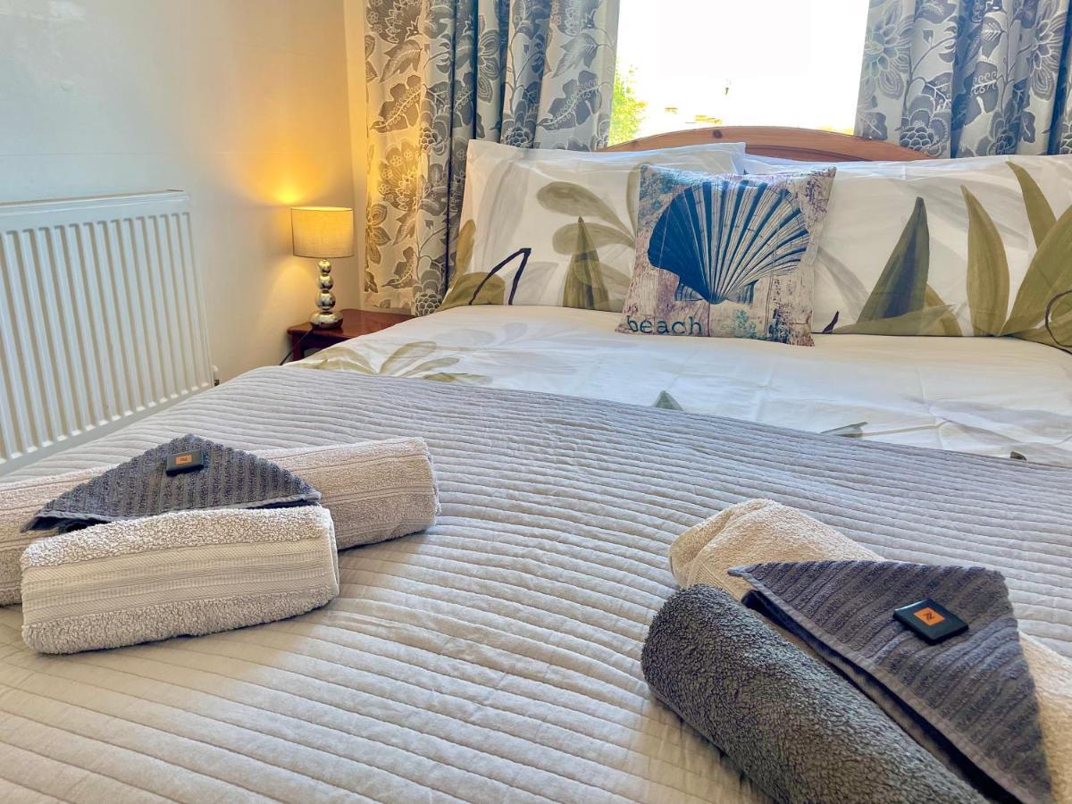 Entire Holiday Home In Blackpool With Free Parking And A Private Patio Garden 外观 照片