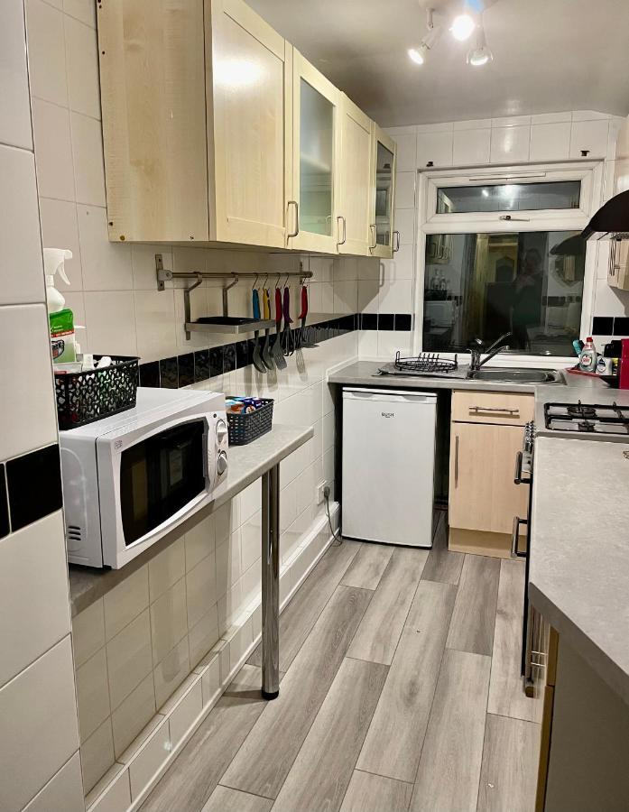 Entire Holiday Home In Blackpool With Free Parking And A Private Patio Garden 外观 照片