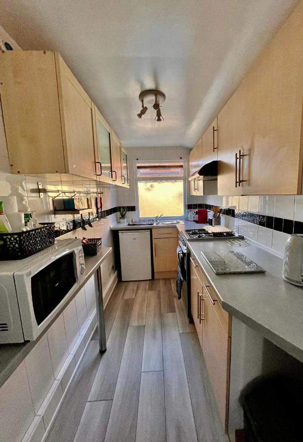 Entire Holiday Home In Blackpool With Free Parking And A Private Patio Garden 外观 照片