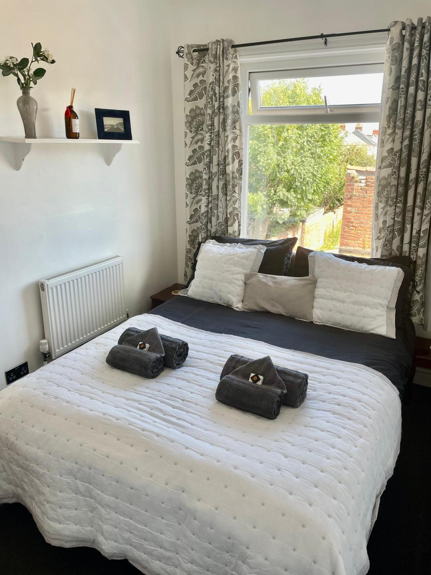 Entire Holiday Home In Blackpool With Free Parking And A Private Patio Garden 外观 照片